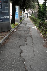 Genova - buche asfalto strade e marciapiedi