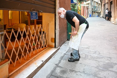 Genova - reportage in vico di canneto il lungo sulla movida rumo