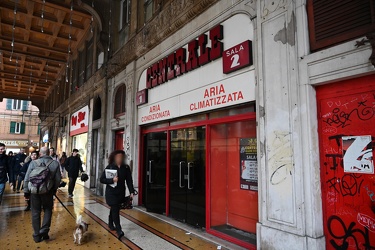 Genova, via San Vincenzo bassa - cinema porno Centrale