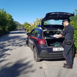 Genova - controlli dei carabinieri al parco del peralto