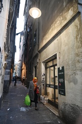 Genova, vico dei Fregoso - questione spazzatura ed ecopunto