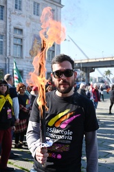 Genova, piazza Caricamento - iniziativa di libera con 25 fiaccol