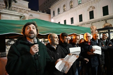 Genova, piazza De Ferrari - flash mob residenti Certosa zona ara