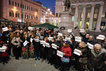 Genova, piazza De Ferrari - flash mob residenti Certosa zona ara