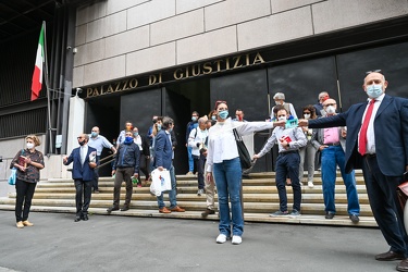 Genova, tribunale - flash mob avvocati