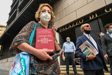 Genova, tribunale - flash mob avvocati