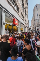 folla apertura negozio Lego 25072020-4320