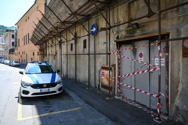 Genova, via marassi - incendio che ha coinvolto diversi scooter 