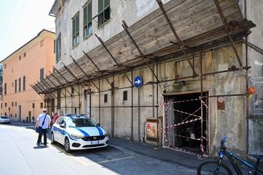 Genova, via marassi - incendio che ha coinvolto diversi scooter 