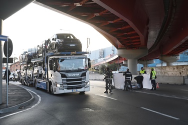 Genova, via Siffredi tra Cornigliano e Sestri Ponente - incident