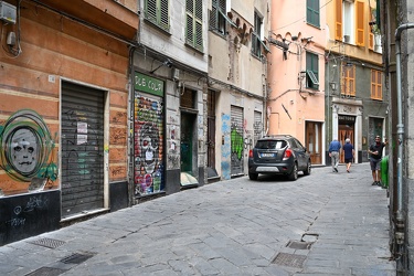 Genova, centro storico - locali chiusi