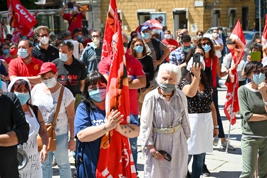 Genova, prefettura - manifestazione lavoratori mense e cassainte