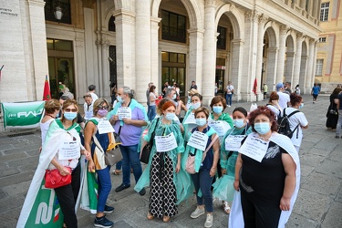 Genova, piazza De Ferrari - manifestazione lavoratori sanita pub