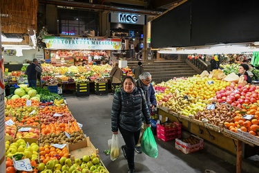 Genova, mercato orientale a fine giornata