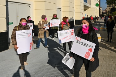 Genova, centro commerciale fiumara - presidio femminista contro 