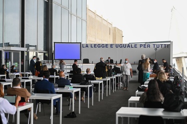 Genova, Fiera padiglione Nouvel - prima udienza all'aperto post 