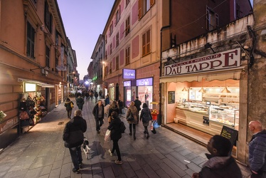 protesta negozi luci spente sestri 18022020-1779