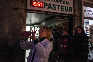 protesta negozi luci spente sestri 18022020-1823