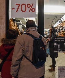 protesta negozi luci spente sestri 18022020-2054