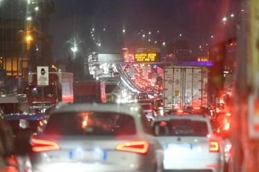 Genova, ponente - quattro ore nel traffico sotto la pioggia