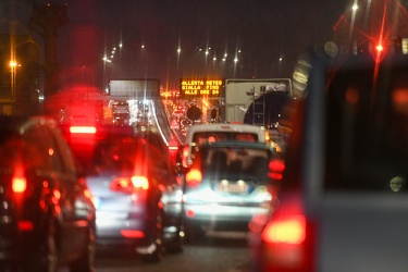 Genova, ponente - quattro ore nel traffico sotto la pioggia