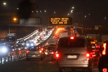 Genova, ponente - quattro ore nel traffico sotto la pioggia