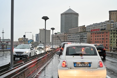 Genova, ponente - quattro ore nel traffico sotto la pioggia