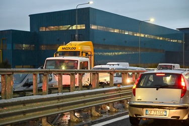 Genova, ponente - quattro ore nel traffico sotto la pioggia