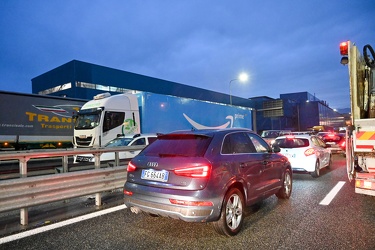 Genova, ponente - quattro ore nel traffico sotto la pioggia