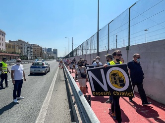 flash mob polo petrolchimico L Canepa