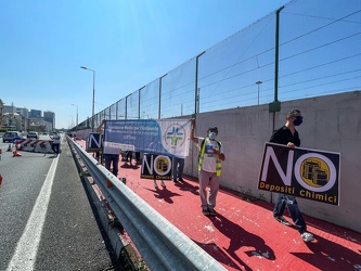 flash mob polo petrolchimico L Canepa