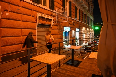 Genova, via Palestro - bar ristorante Elmo chiuso 