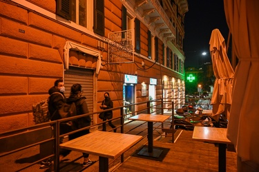 Genova, via Palestro - bar ristorante Elmo chiuso 