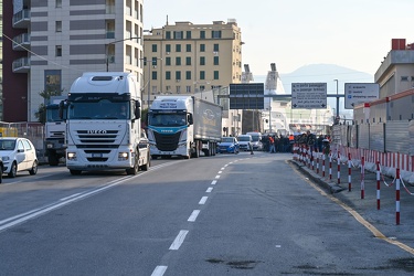 Genova, protesta no green pass varchi portuali