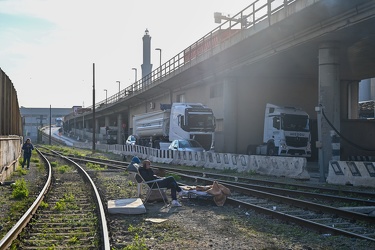 Genova, protesta no green pass varchi portuali