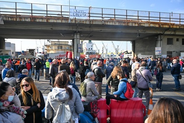 Genova, protesta no green pass varchi portuali