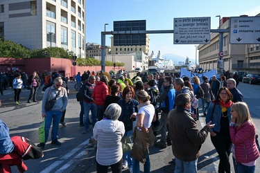 Genova, protesta no green pass varchi portuali