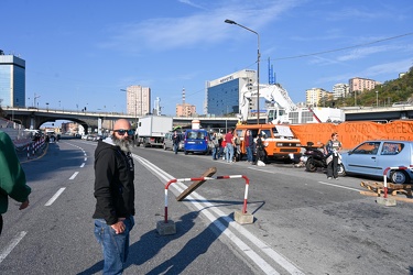 Genova, protesta no green pass varchi portuali