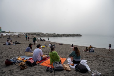 Genova, caligo, nebbia di mare prima dell'inizio del weekend di 