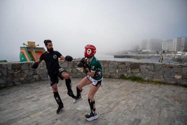 Genova, caligo, nebbia di mare prima dell'inizio del weekend di 