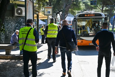 Genova, davanti stazione Brignole - controlli a tappeto bigliett