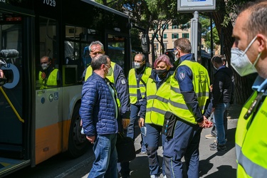 Genova, davanti stazione Brignole - controlli a tappeto bigliett