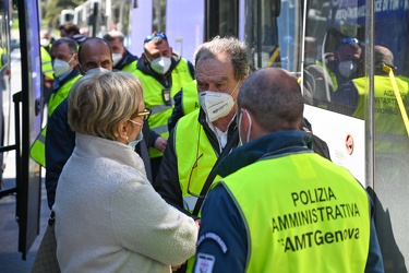 Genova, davanti stazione Brignole - controlli a tappeto bigliett