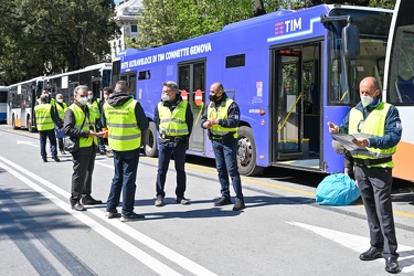 Genova, davanti stazione Brignole - controlli a tappeto bigliett