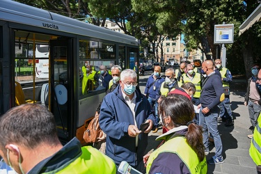 Genova, davanti stazione Brignole - controlli a tappeto bigliett