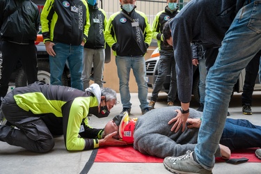 Genova, croce bianca piazza Palermo - corso con associazione mon