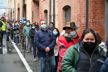 Genova, magazzini cotone - circa 14000 equadoriani al voto per e