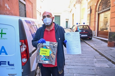 Genova, inizia campagna vaccinale nelle farmacie - la consegna d