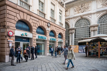 Genova, piazza Banchi - rinnovata sede filiale smart Carige