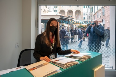 Genova, piazza Banchi - rinnovata sede filiale smart Carige